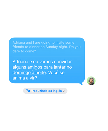 Recurso Tradução ao Vivo no app Mensagens em uso mostrando a tradução do inglês para o português