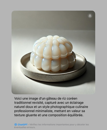 Photo d’une représentation expérimentale d’un gâteau de riz coréen traditionnel, avec une explication des caractéristiques de la photo générée par Apple Intelligence avec intégration de ChatGPT