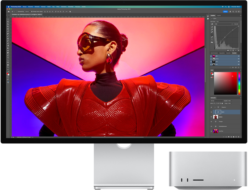 Adobe Photoshop kullanılarak Studio Display ve Mac Studio birlikte gösteriliyor