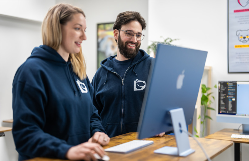iMac’in geniş ekranı sayesinde operasyon müdürleri günlük planların ayrıntılarını bir bakışta görebiliyor.