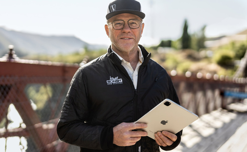 Henry van Asch est cofondateur et Managing Director d’AJ Hackett Bungy New Zealand.