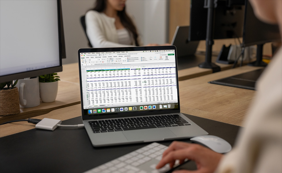 ทีมการเงินใช้ Excel บน Mac เพื่อทำบัญชีและงบประมาณ