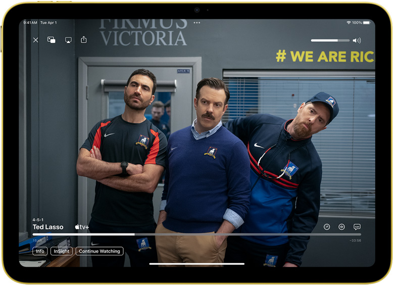 Série Apple TV+ Ted Lasso affichée sur un iPad.